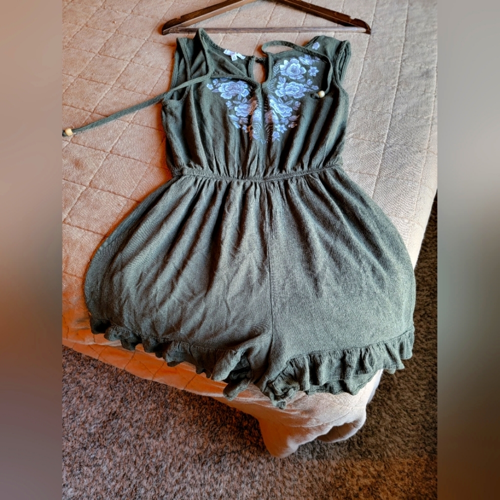 Olive embroidered Romber